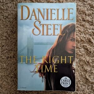 'The Right Time' Large Print Novel By Danielle Steele